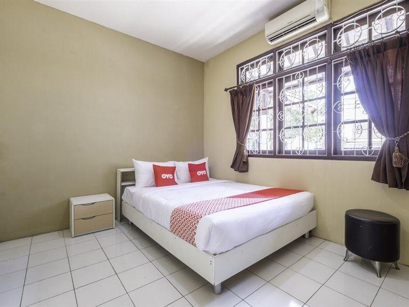 OYO 1568 Stasiun Ka Cirebon Guest House Exterior foto