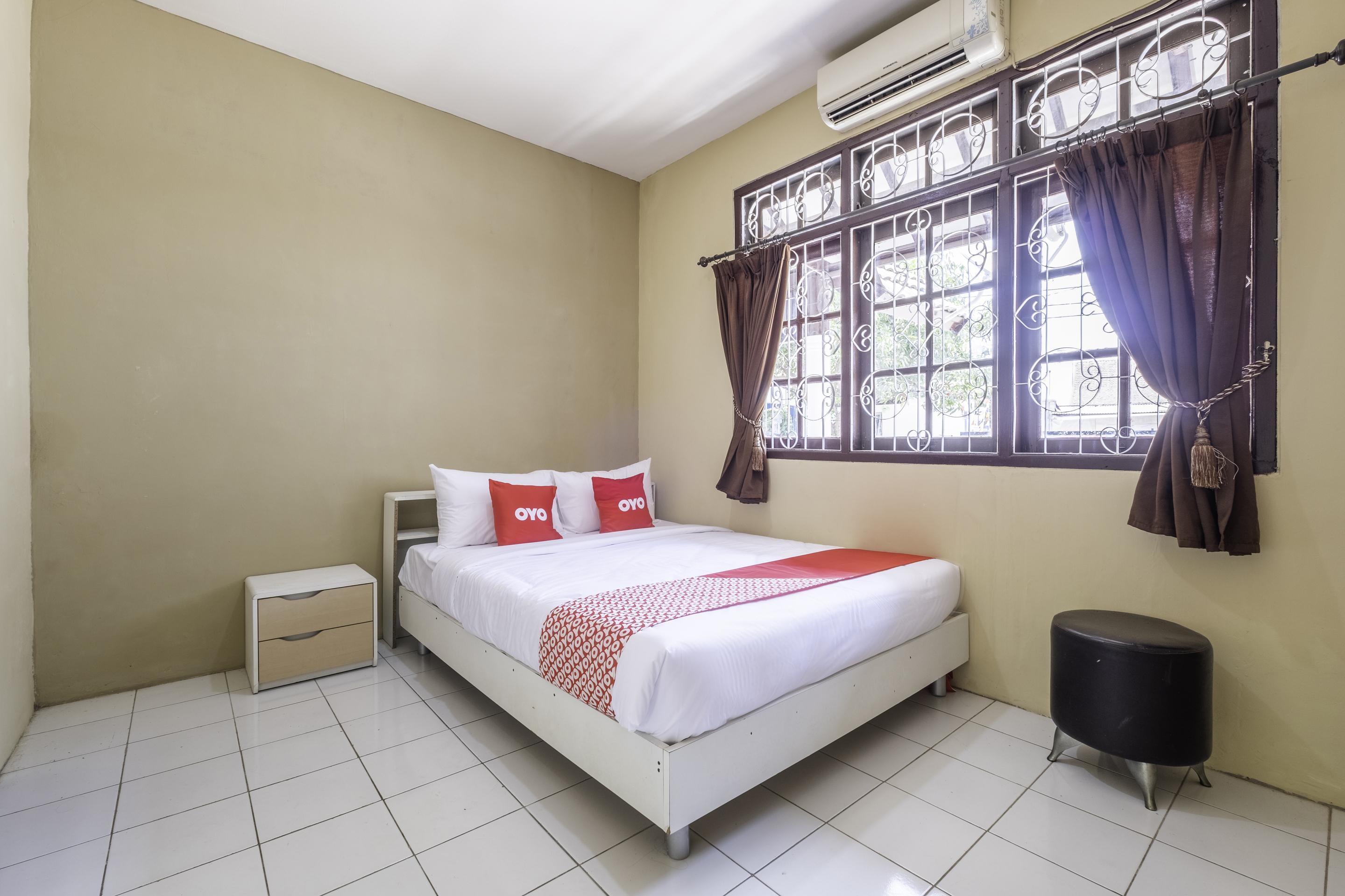 OYO 1568 Stasiun Ka Cirebon Guest House Exterior foto