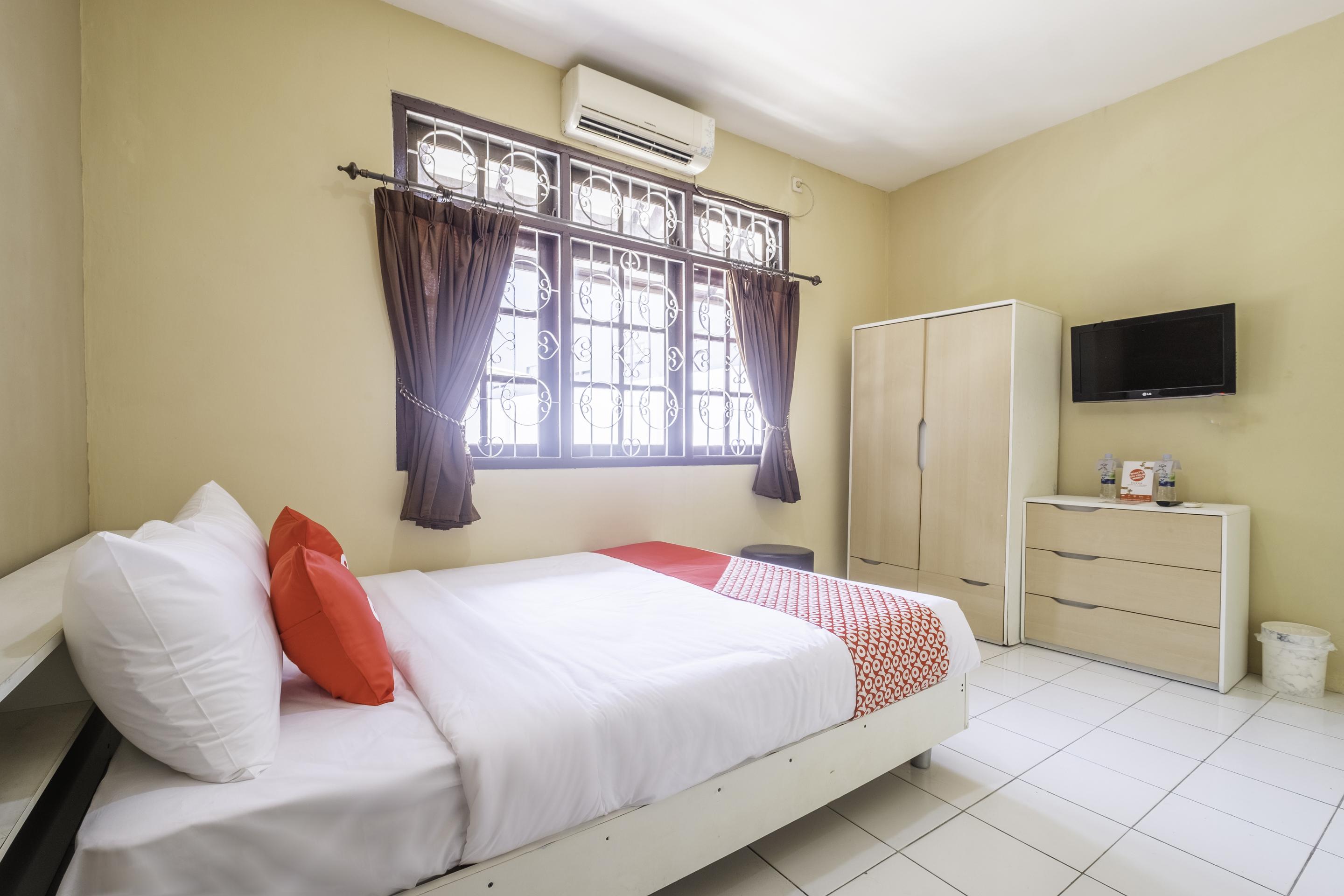 OYO 1568 Stasiun Ka Cirebon Guest House Exterior foto