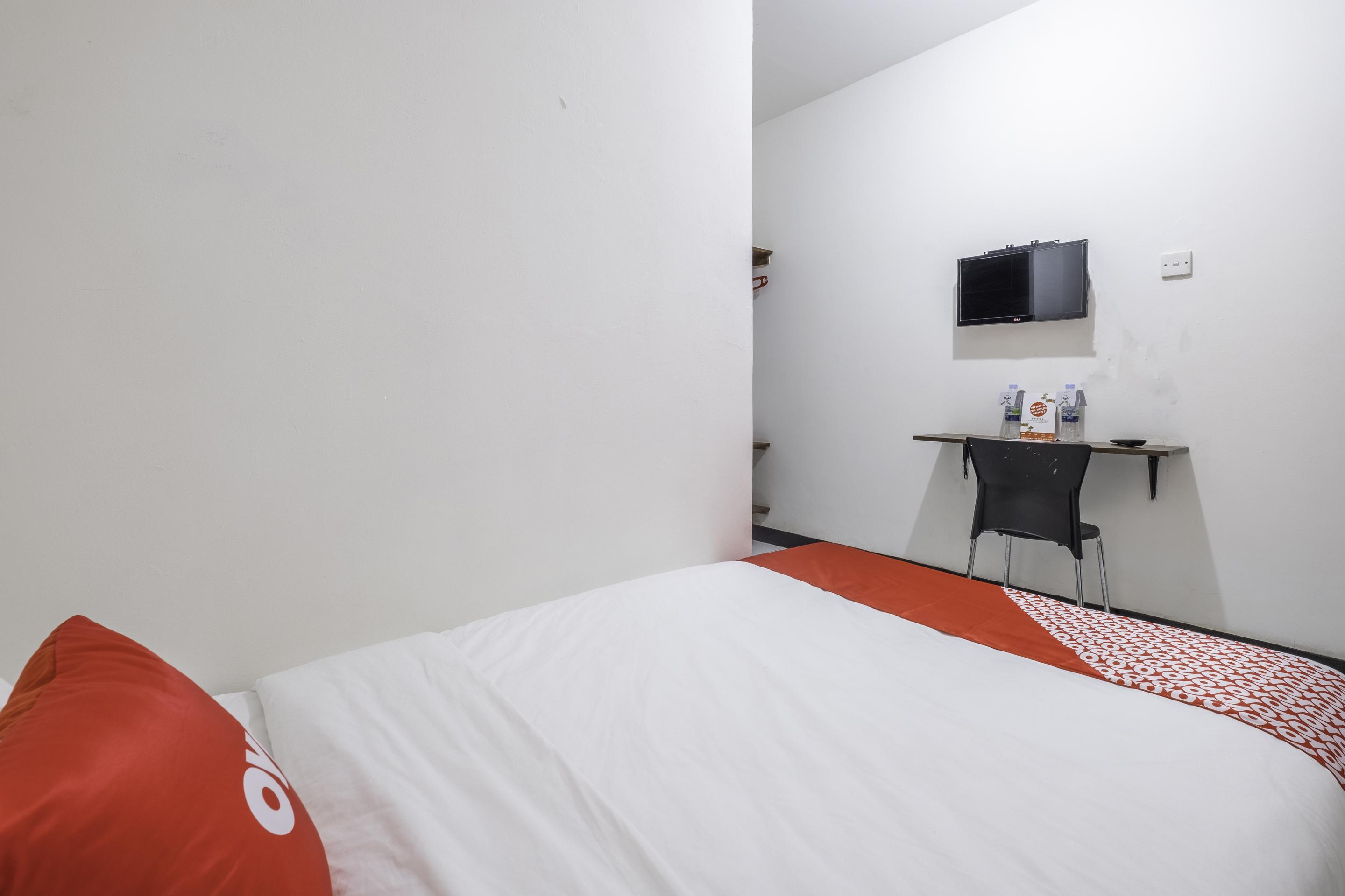 OYO 1568 Stasiun Ka Cirebon Guest House Exterior foto