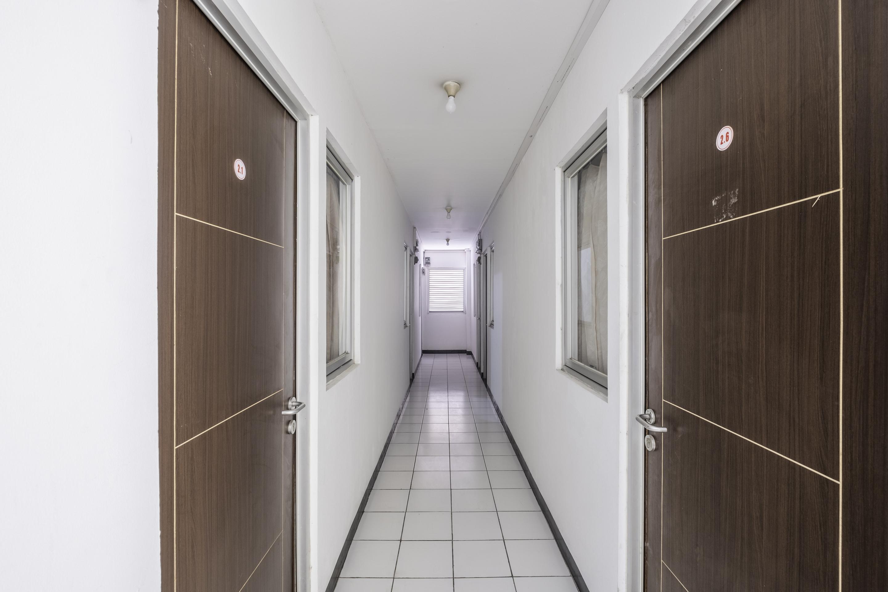 OYO 1568 Stasiun Ka Cirebon Guest House Exterior foto